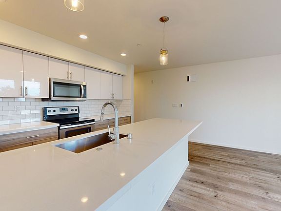 3rd image of 3309 Beacon Ave S #201