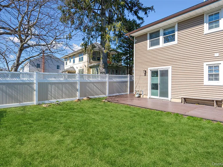 445 S Wellwood Ave — Photo 14