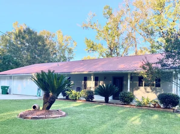 15 Oak Point Rd, Picayune, MS 39466