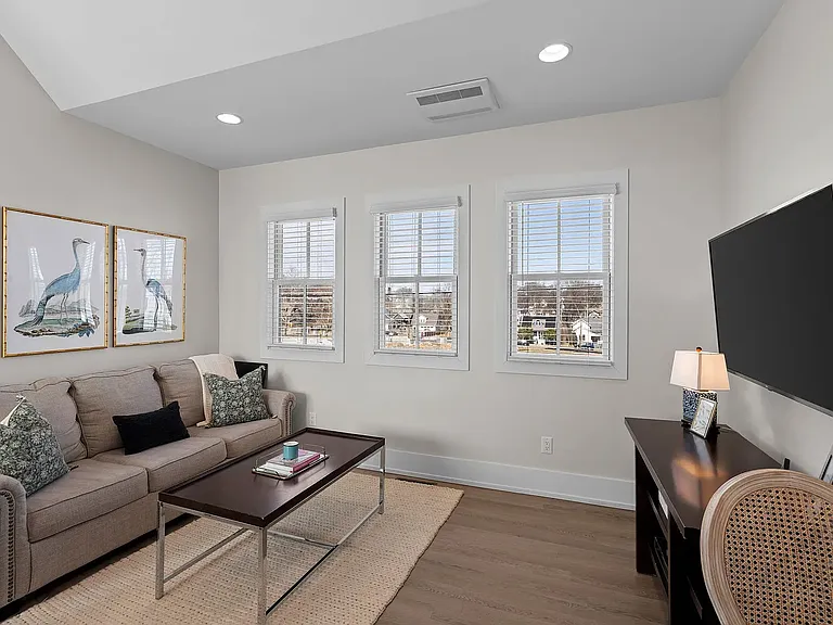 920 Lawrence Ave #B — Photo 14
