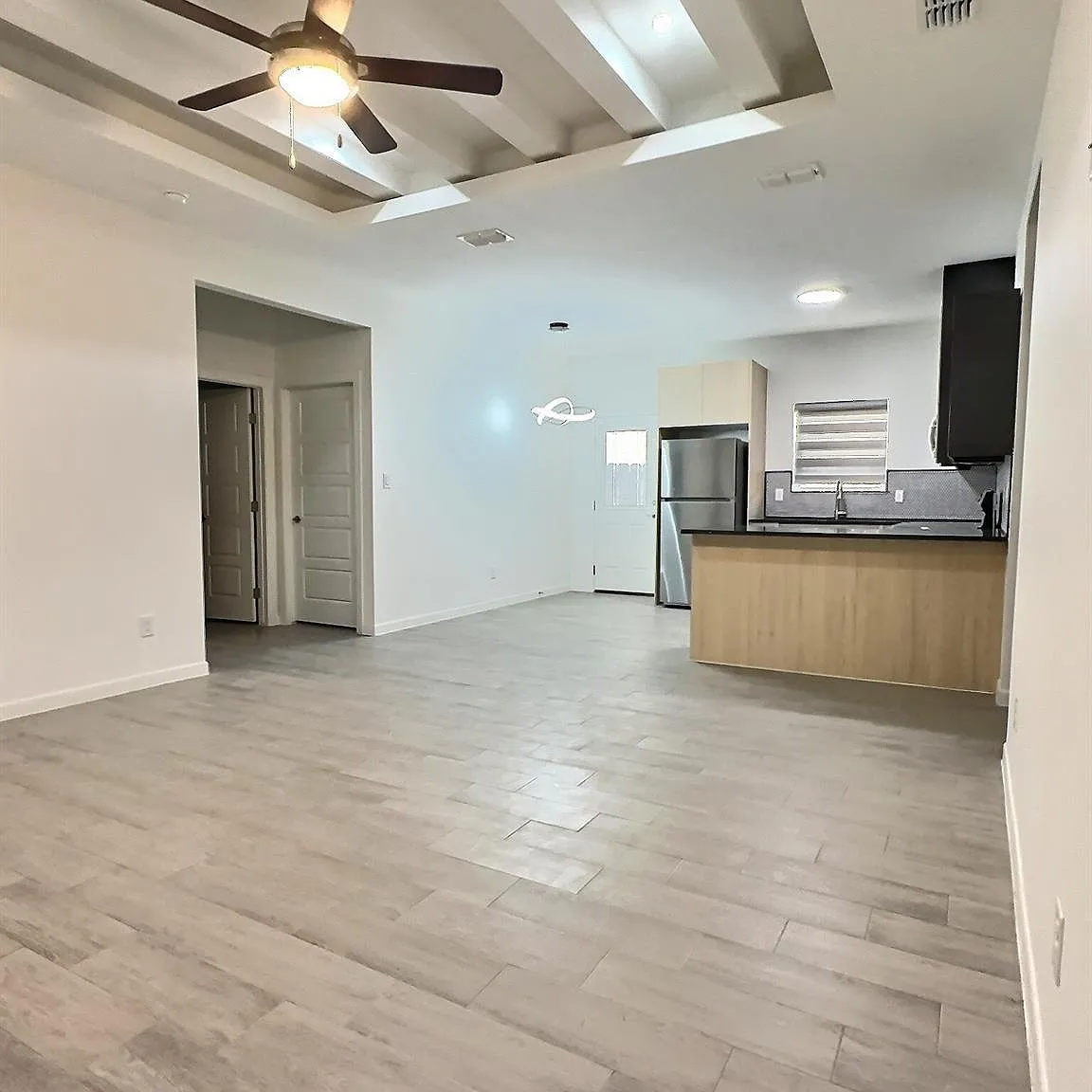 2 bed, 2.0 bath, 915 sqft, $1,200 — Photo 4