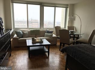 604 S Washington Sq APT 713, Philadelphia, PA 19106