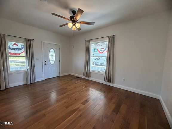 5th image of 214 College St