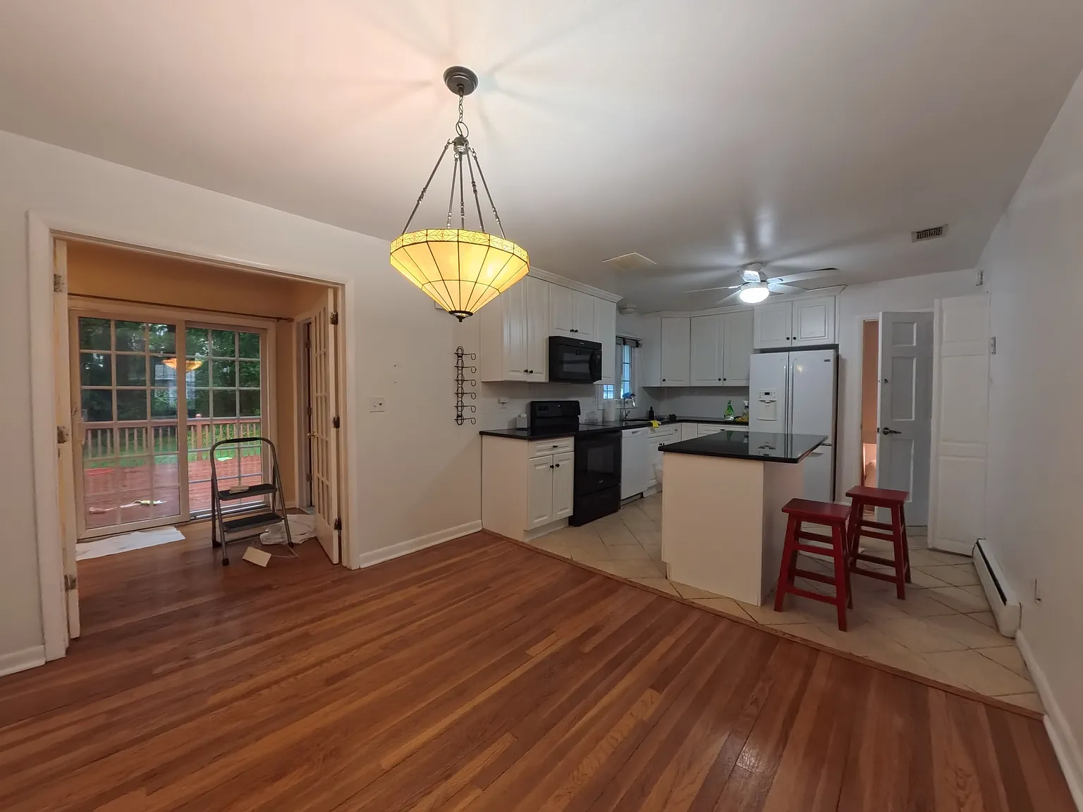 3 bed, 2.5 bath, 1517 sqft, $3,700 — Photo 3