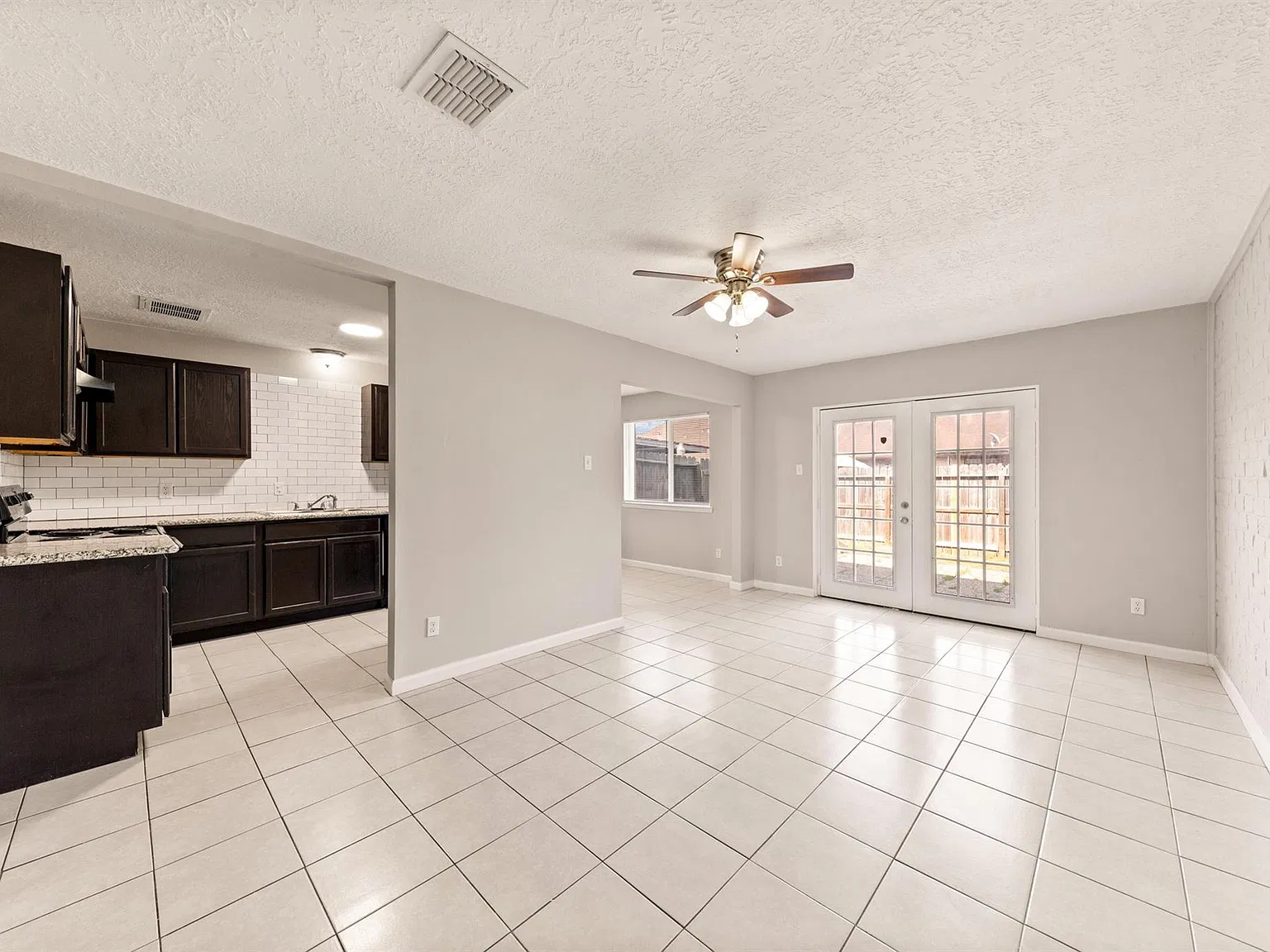 3 bed, 2.0 bath, 1424 sqft, $1,750 — Photo 1