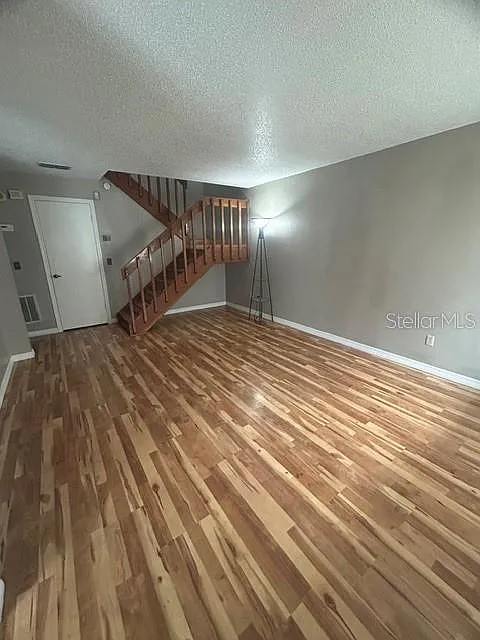 2 bed, 1.5 bath, 1061 sqft, $1,595 — Photo 2
