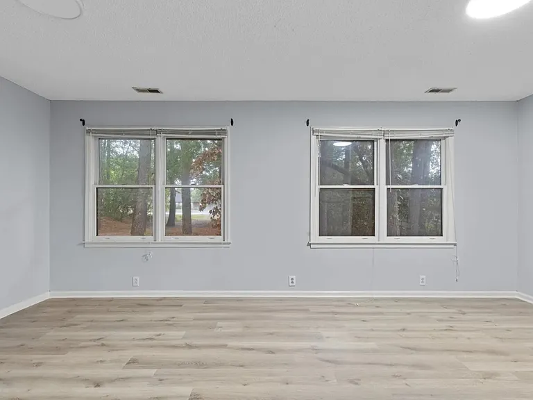 3972 Sullivan St — Photo 9