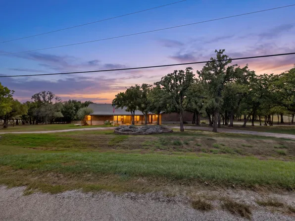 111 Clear Creek Dr, Sunset, TX 76270