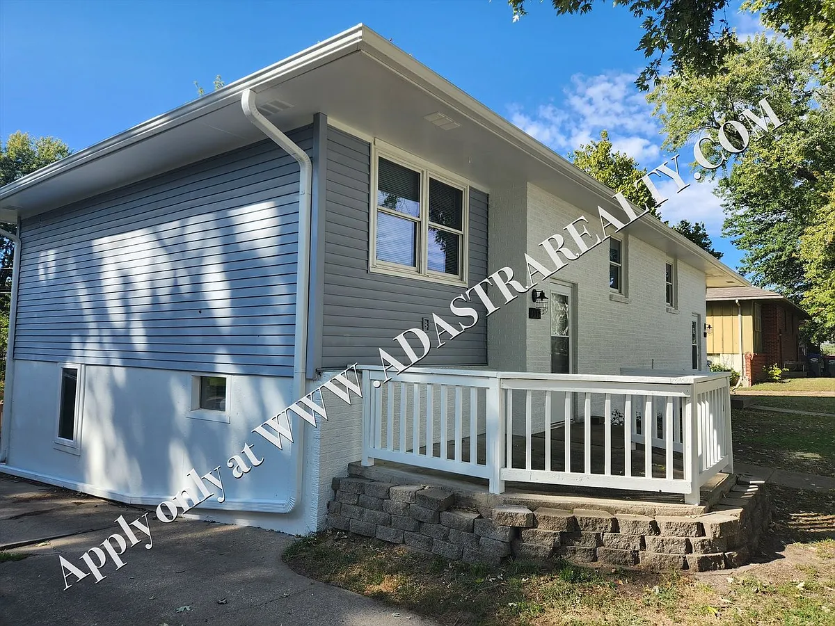 Building Photo - 3012 N 155th Ter
