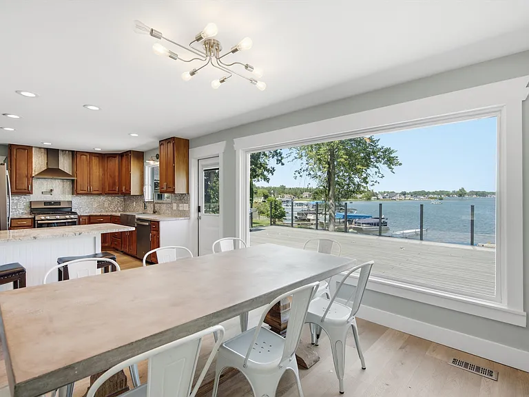 2200 S Long Lake Rd — Photo 27