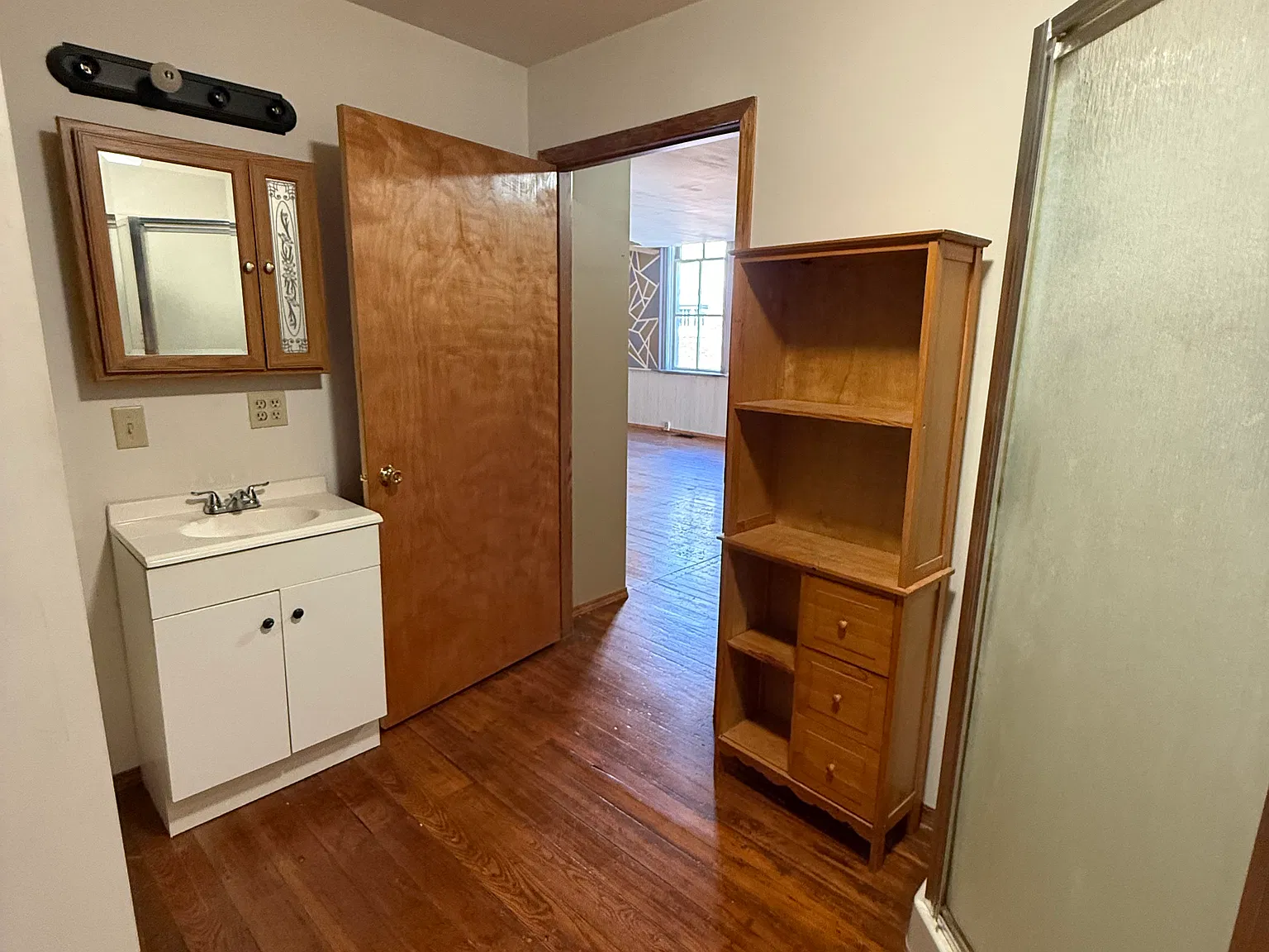 1 bed, 1.5 bath, 2400 sqft, $1,700 — Photo 3