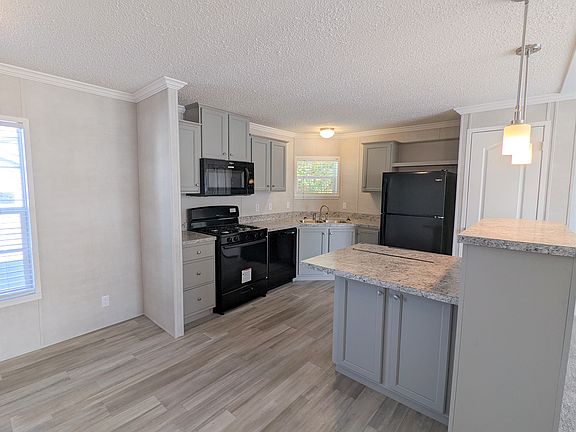 3rd image of 483 Montana St #483