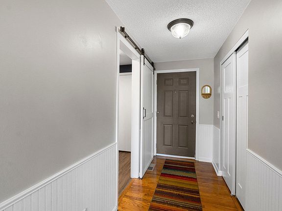 4th image of 923 S Redstone Ct