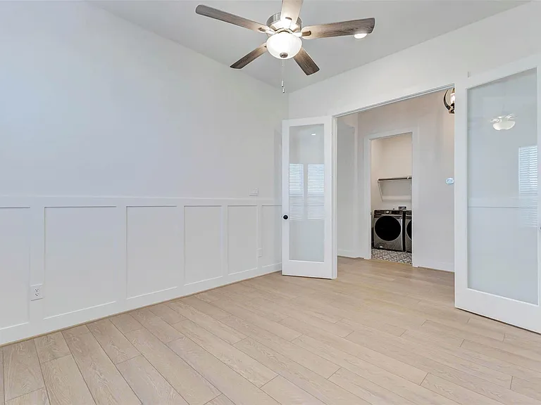 1322 Village Fls — Photo 7