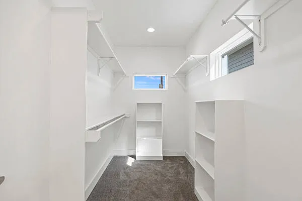 4512 Noble St — Photo 1