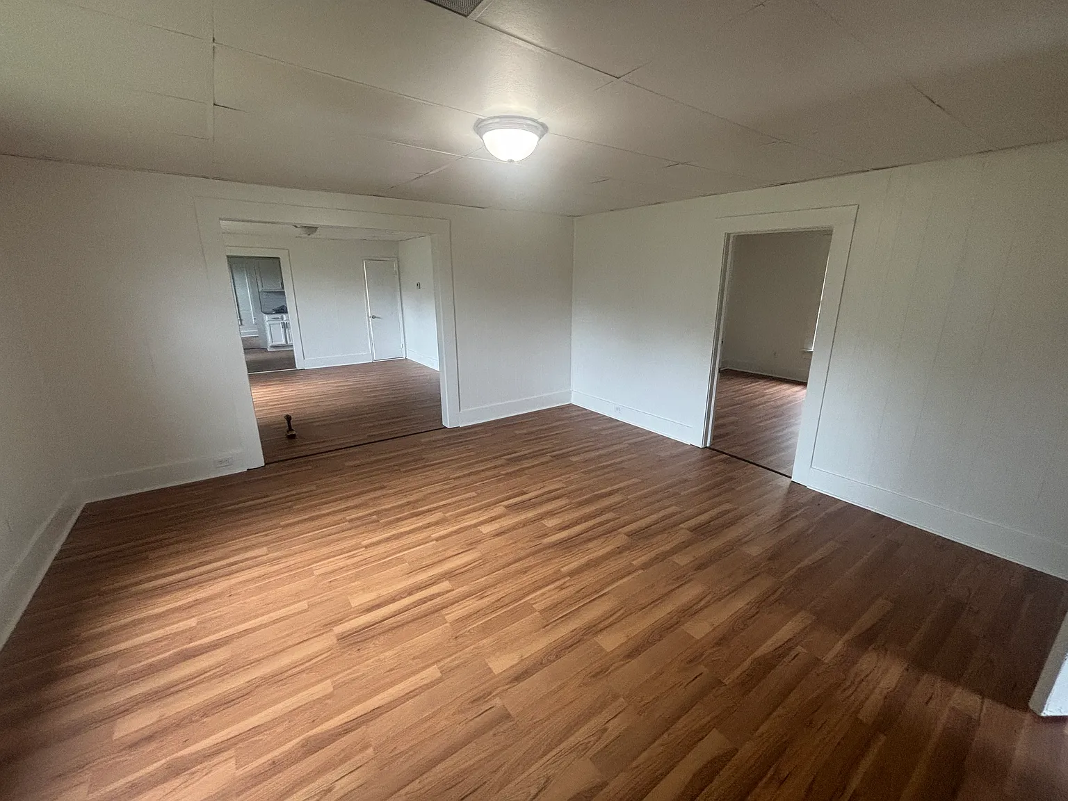 3 bed, 1800 sqft, $1,300 — Photo 2