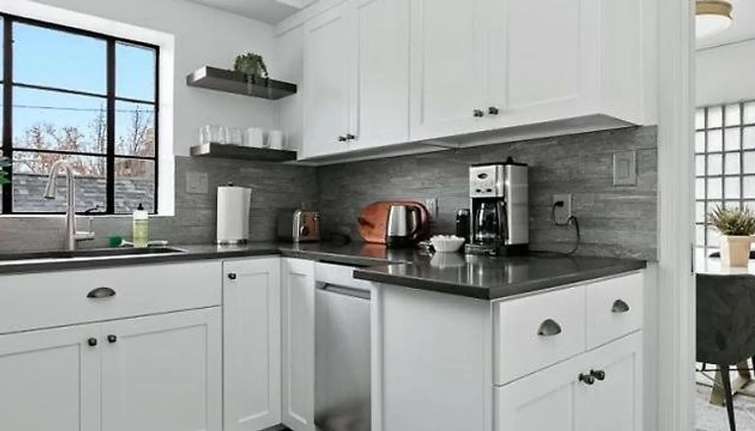 303 N 2nd ST — Photo 3