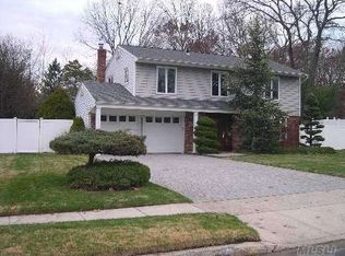 93 Ridge Rd, Smithtown, NY 11787