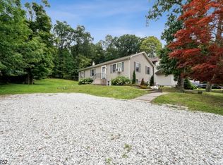 350 Maxim Dr, Hopatcong, NJ 07843