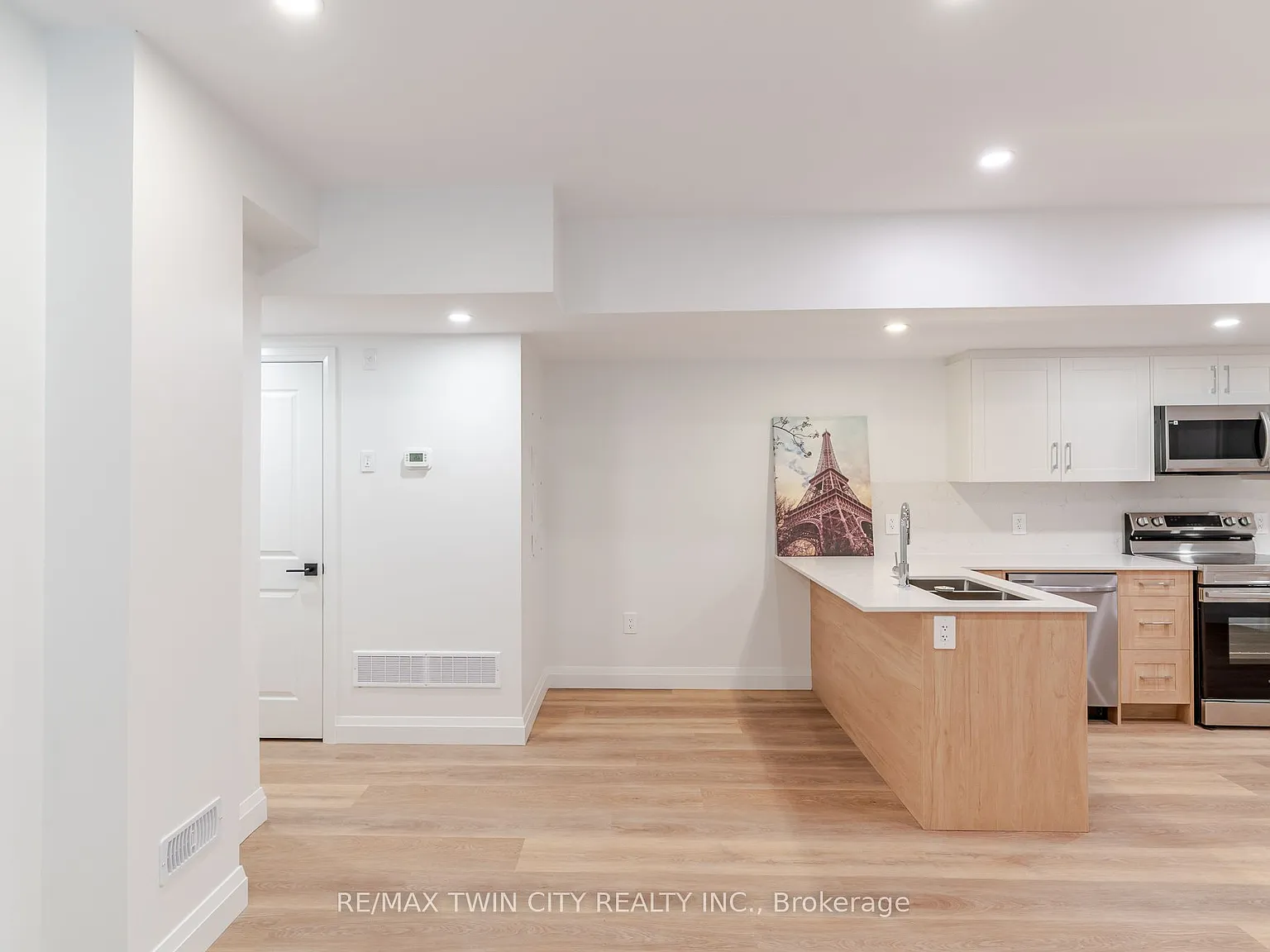 2 bed, $1,900 — Photo 3