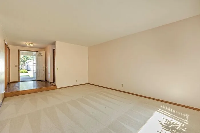 6540 SW 204th Pl — Photo 3