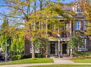 346 Park Lawn Rd #TOWNHOUSE 1, Toronto, ON M8Y3K4