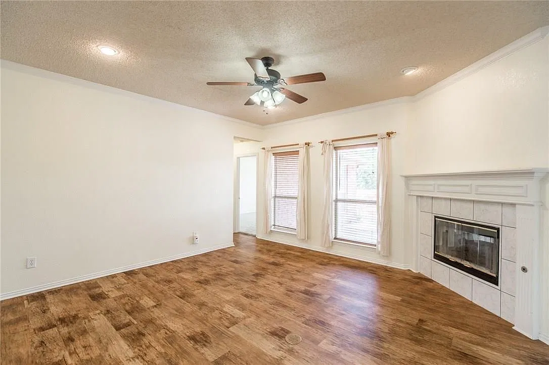 4 bed, 2.5 bath, 2060 sqft, $2,300 — Photo 4
