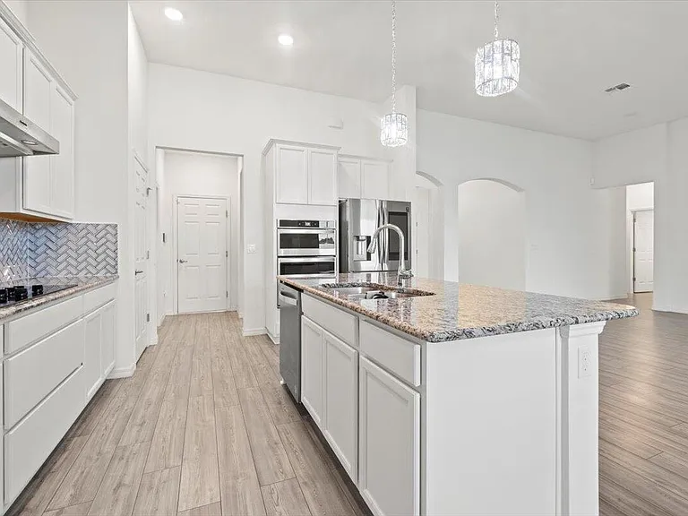 2661 SW Import Dr — Photo 4