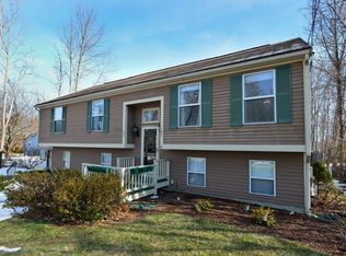 4 Lawrence Dr, Franklin, MA 02038