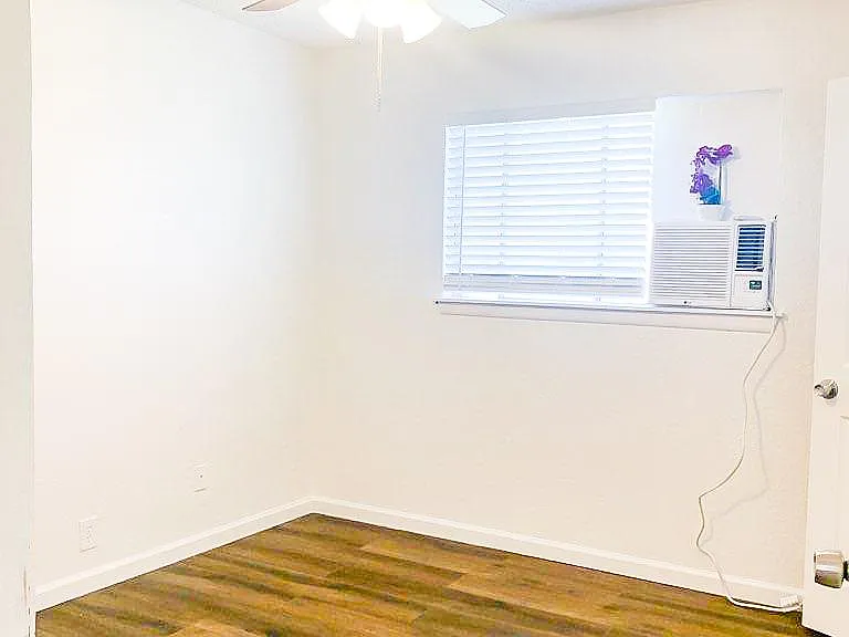 200 E Courtland Pl #10 — Photo 9