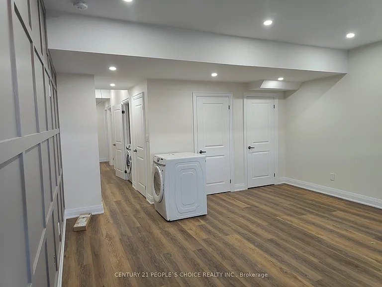 126 Degrey Dr — Photo 6