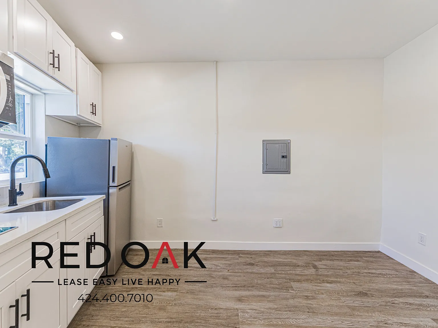 ~1 Month FREE~ Cozy Studio with Hardwood Style Floors, Kitchenette, and On-Site Laundry ~ In Vibr... — Photo 2