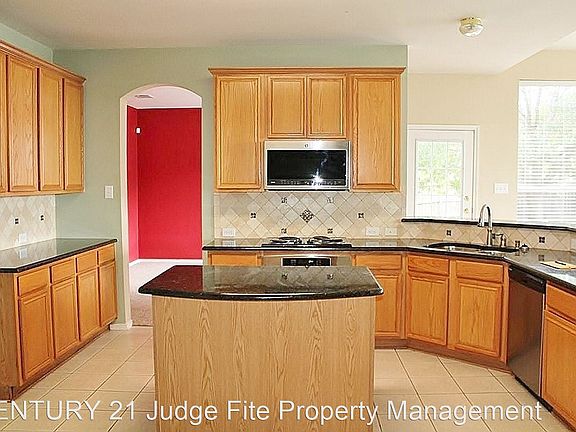 3rd image of 3109 Waterton Cir