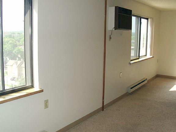 5th image of 344 W Dayton St APT 702
