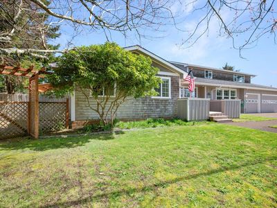 1276 NE Benton St, Newport, OR, 97365