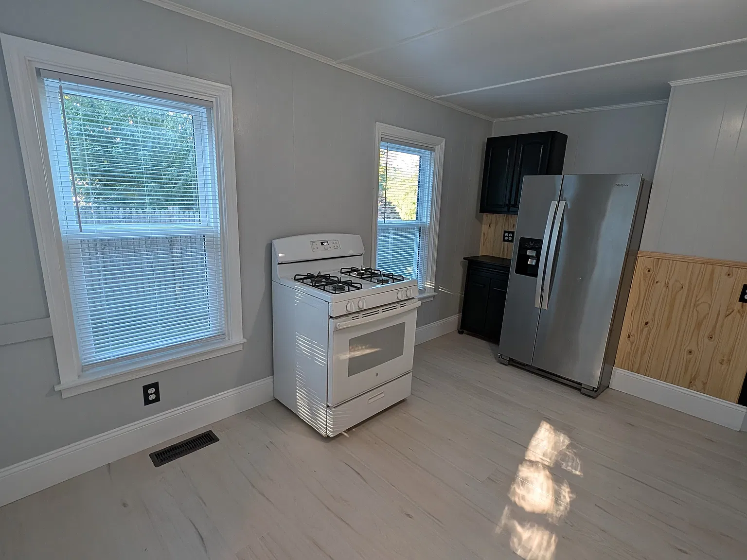 3 bed, 1200 sqft, $2,400 — Photo 4
