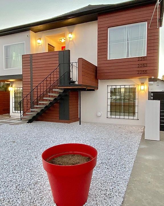 DUSK TO DAWN MOTION LIGHTING