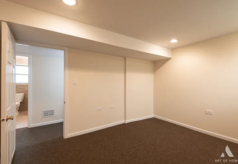 3301 N Kilbourn Ave #G — Photo 10