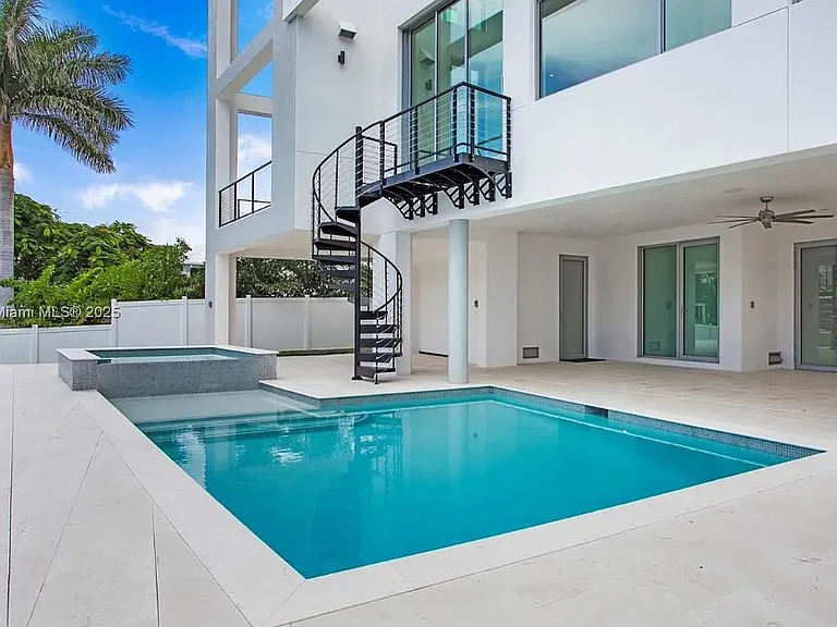 1798X Holiday Ln — Photo 36