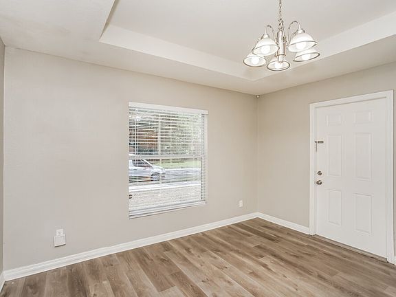 4th image of 674 15th Ave S