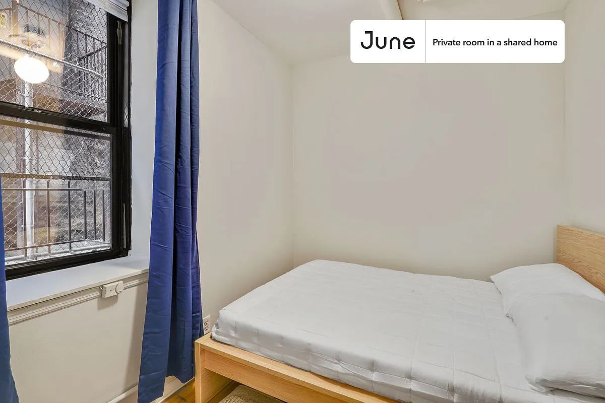 Queen bedroom in 3 bed/2 bath home in Morningside Heights #891 B — Photo 1