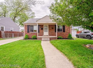 1735 Lindbergh St, Wyandotte, MI 48192