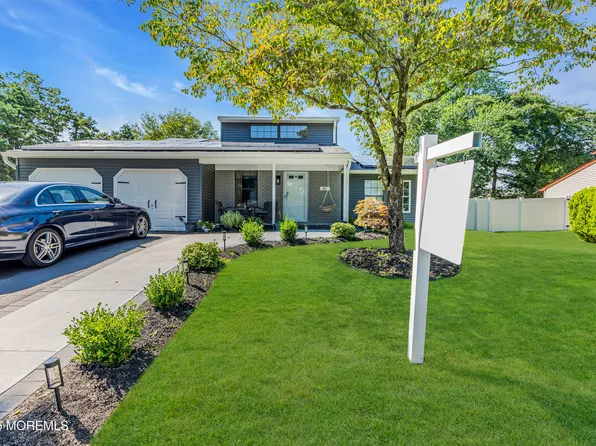 41 Sweetbriar Trail, Howell, NJ 07731