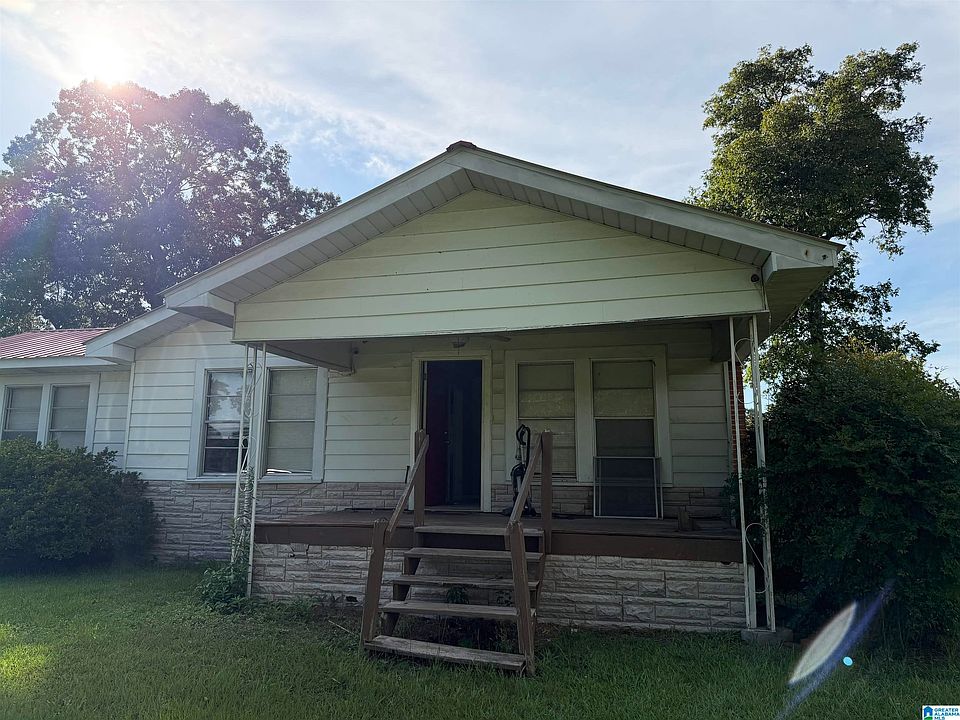1st image of 3223 Martin St S