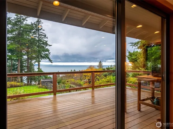 2533 Island View Lane, Lummi Island, WA 98262