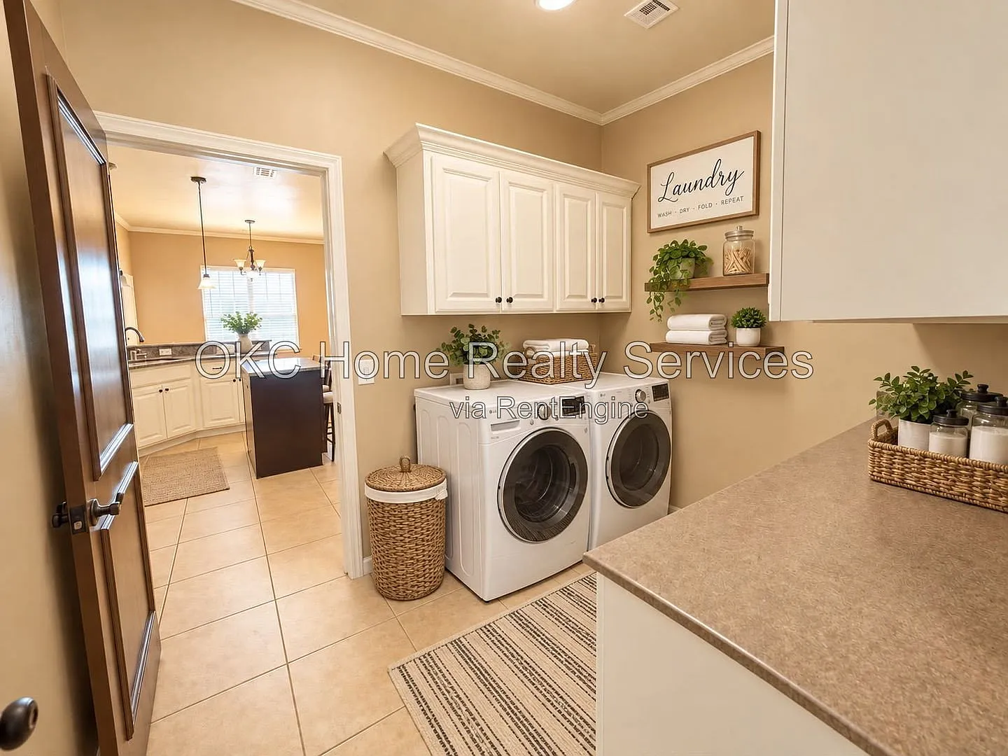 3 bed, 3.0 bath, 2482 sqft, $2,350 — Photo 2