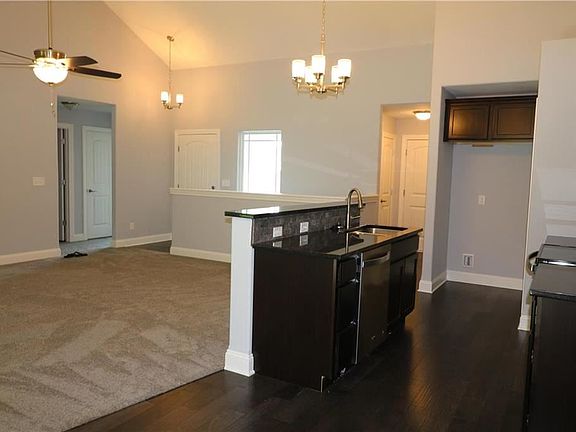 4th image of 5019 University Ave