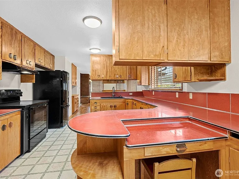 501 N Oak St — Photo 11