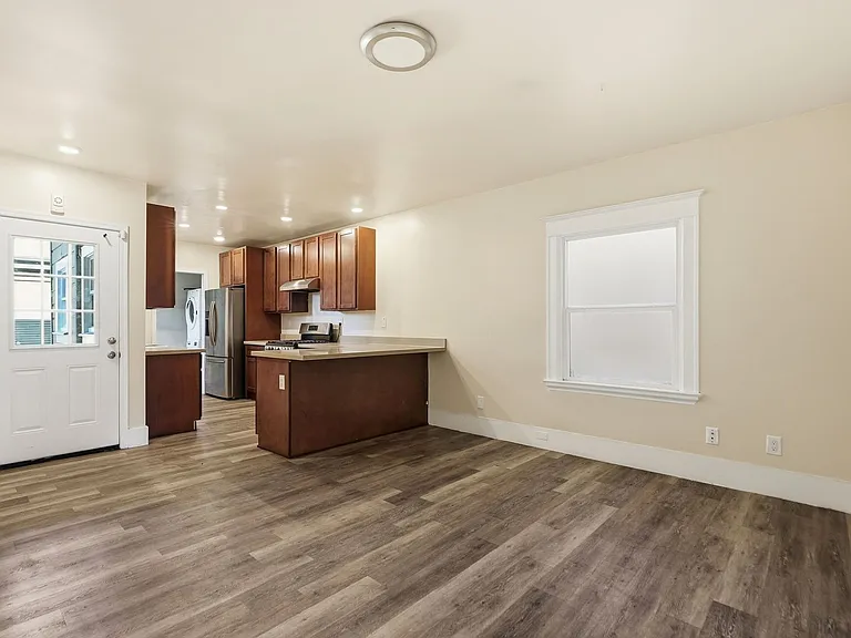 2533-2535 Filbert St — Photo 34
