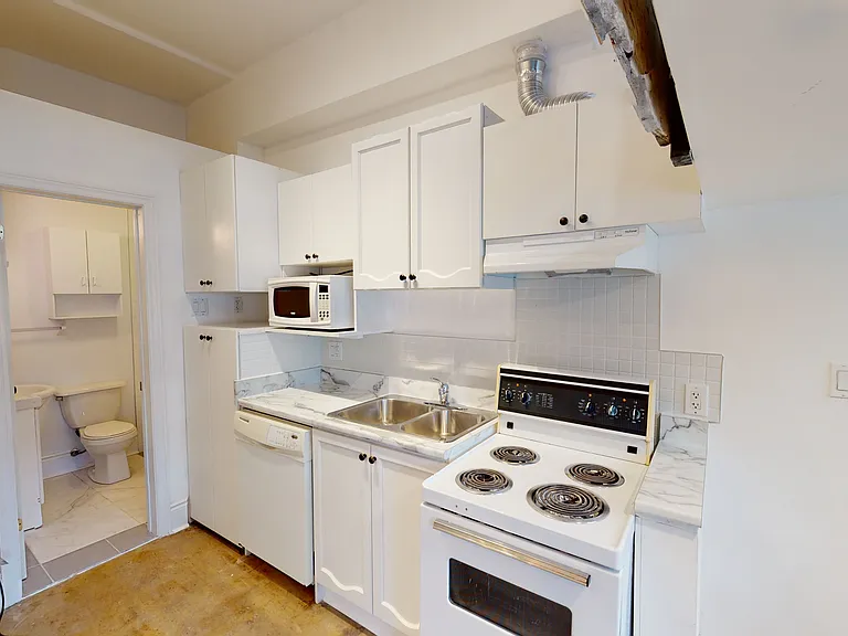 1152 Gerrard St E — Photo 22